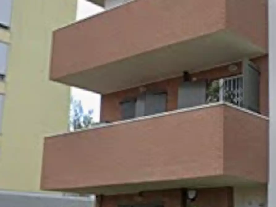 Immagine 8 di Appartamento in vendita  in Via Ubaldo Comandini  a Ravenna