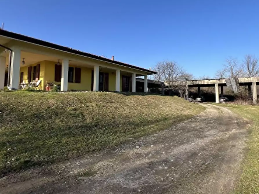 Immagine 3 di Villa in vendita  in Via dei Campi a Missaglia