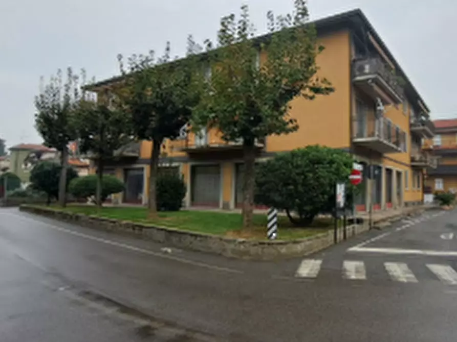Immagine 1 di Negozio in vendita  in Via Capersegno  a Presezzo