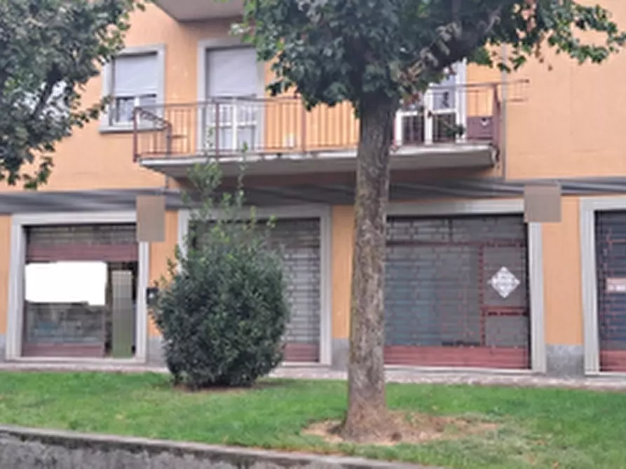 Immagine 3 di Negozio in vendita  in Via Capersegno  a Presezzo