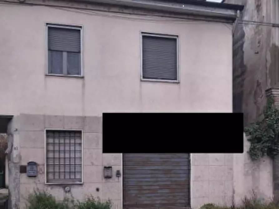 Immagine 1 di Negozio in vendita  in Via Partigiani  a Certosa Di Pavia