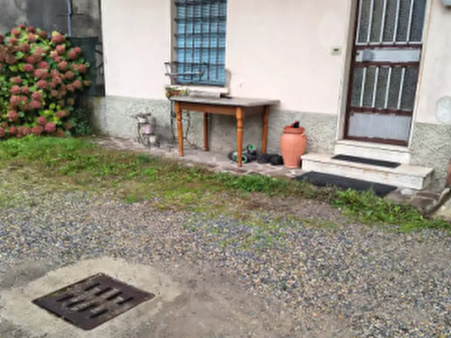 Immagine 2 di Negozio in vendita  in Via Partigiani  a Certosa Di Pavia