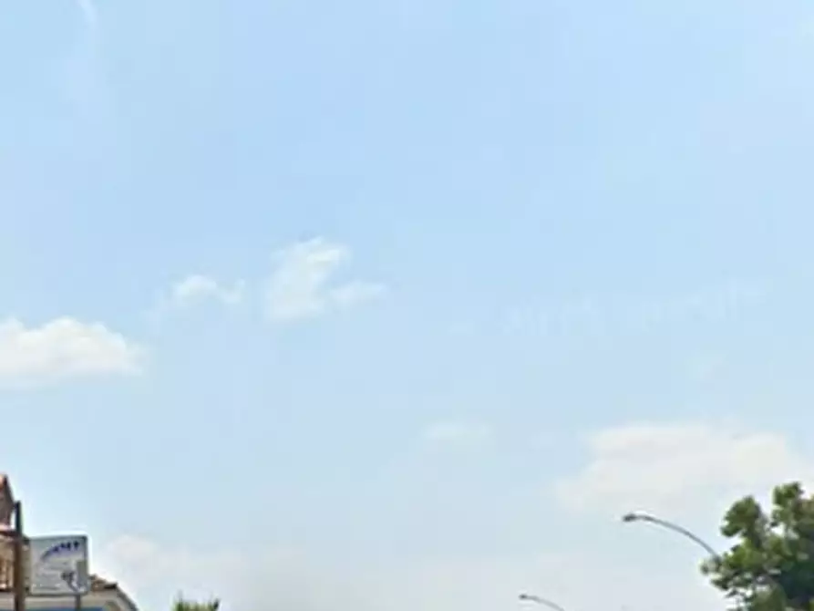 Immagine 6 di Negozio in vendita  in Via Partigiani  a Certosa Di Pavia