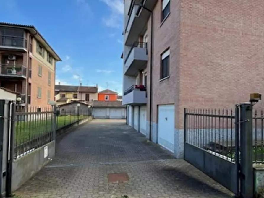 Immagine 3 di Posto auto in vendita  in Via Friuli a Lacchiarella