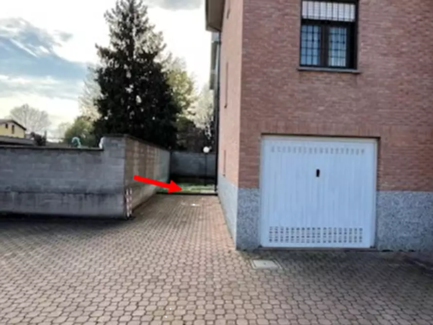 Immagine 1 di Posto auto in vendita  in Via Friuli a Lacchiarella