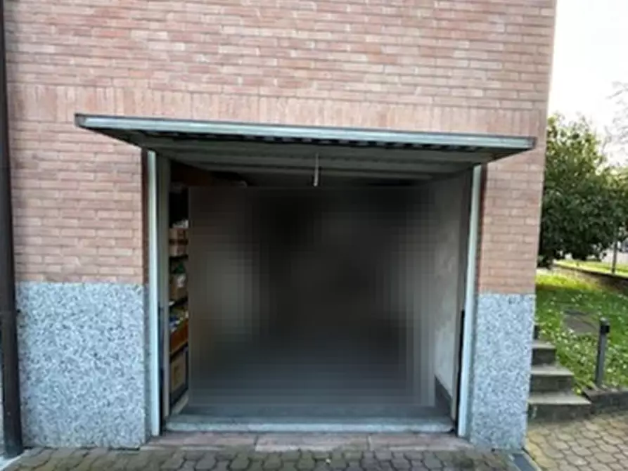 Immagine 3 di Garage in vendita  in Via Friuli a Lacchiarella