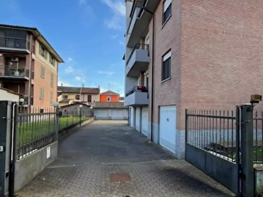 Immagine 2 di Garage in vendita  in Via Friuli a Lacchiarella