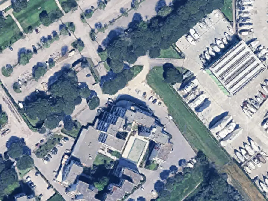 Immagine 16 di Negozio in vendita  in Viale Aprilia Marittima a Latisana