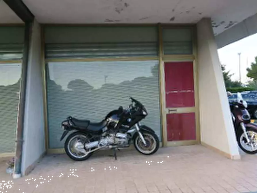 Immagine 11 di Negozio in vendita  in Viale Aprilia Marittima a Latisana