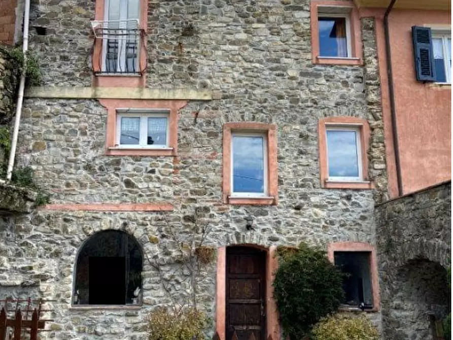 Immagine 1 di Porzione di casa in vendita  in Via Serralta a Podenzana