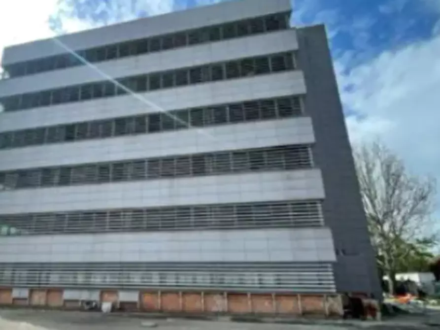 Immagine 1 di Stabile in vendita  in Via Alfieri Maserati a Bologna