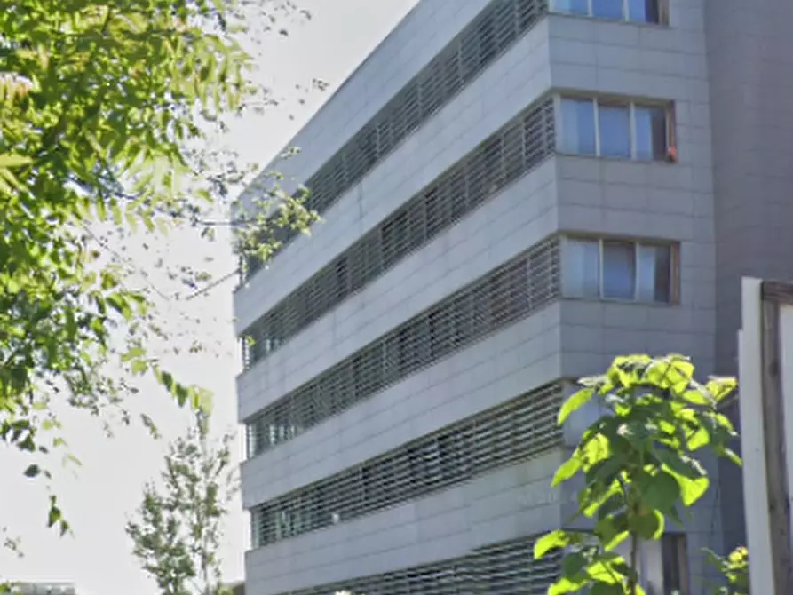 Immagine 2 di Stabile in vendita  in Via Alfieri Maserati a Bologna