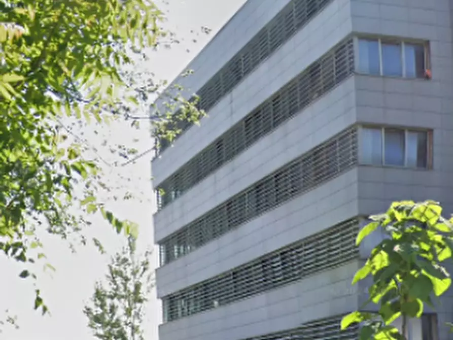 Immagine 3 di Stabile in vendita  in Via Alfieri Maserati a Bologna