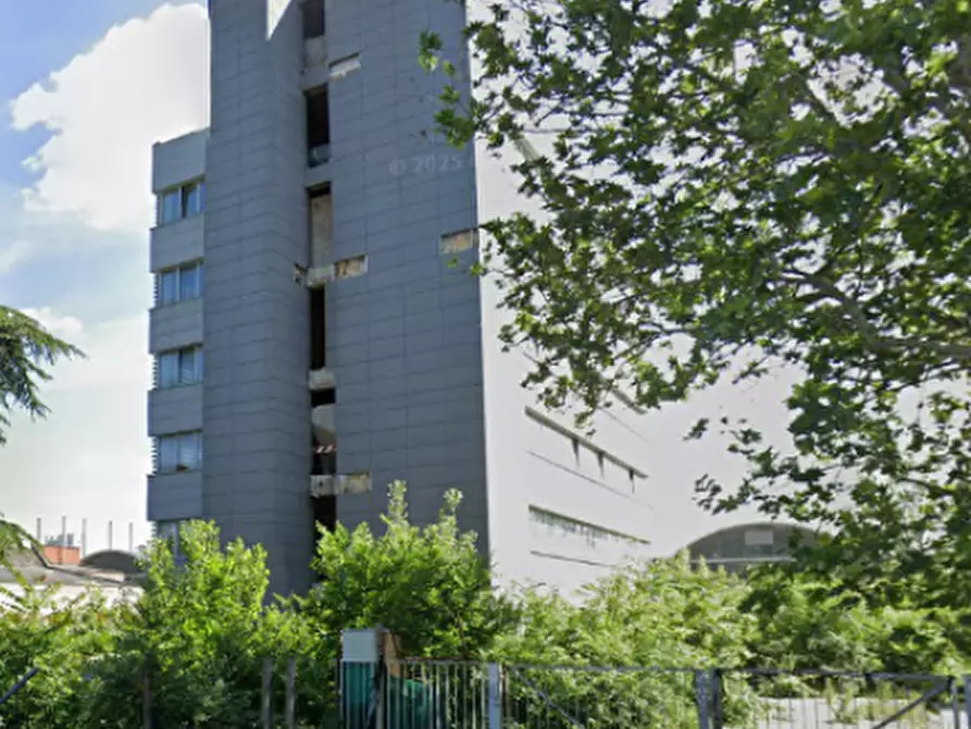 Immagine 4 di Stabile in vendita  in Via Alfieri Maserati a Bologna