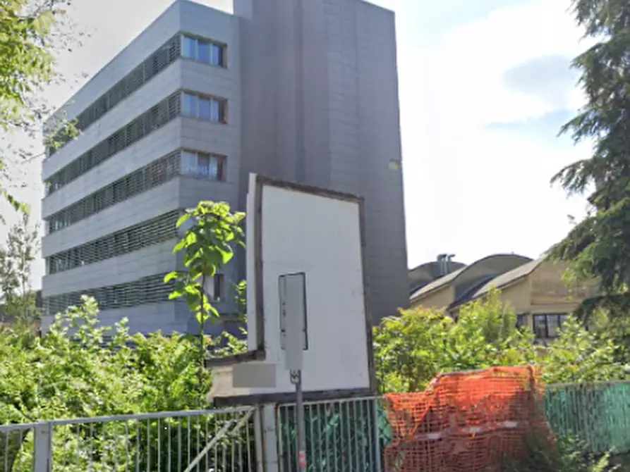 Immagine 7 di Stabile in vendita  in Via Alfieri Maserati a Bologna