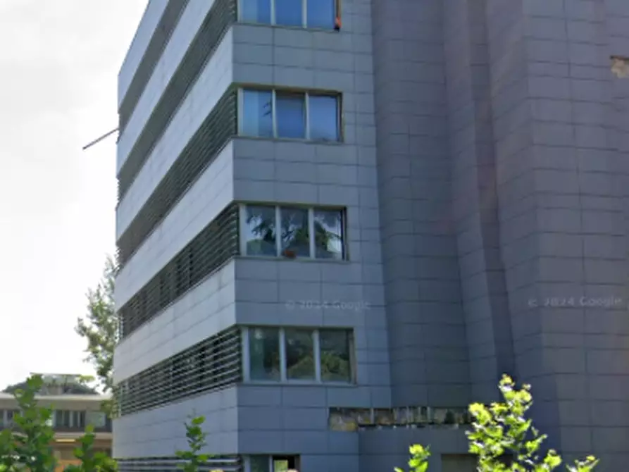 Immagine 10 di Stabile in vendita  in Via Alfieri Maserati a Bologna