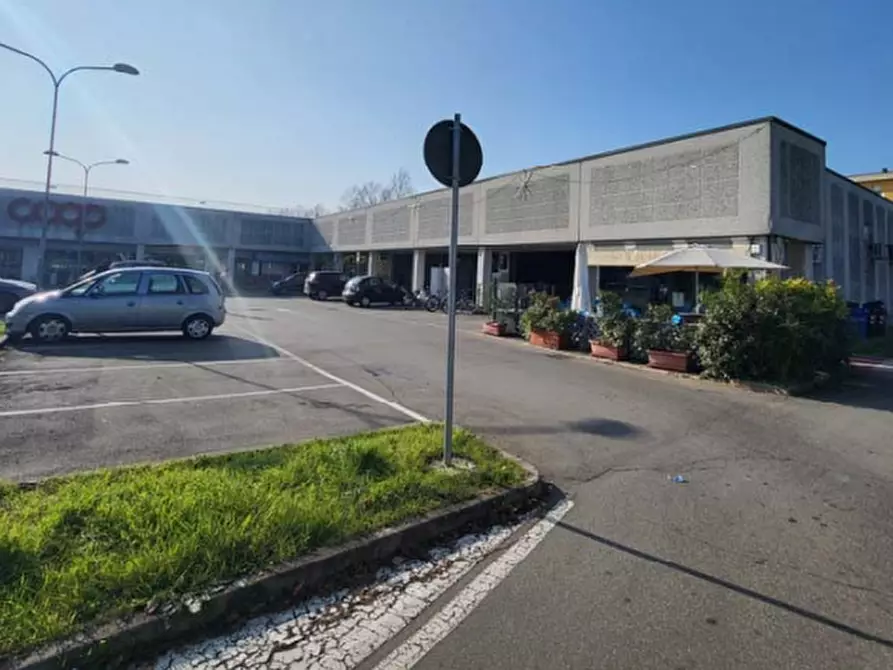 Immagine 3 di Negozio in vendita  in Piazzale Marco Polo a San Felice Sul Panaro