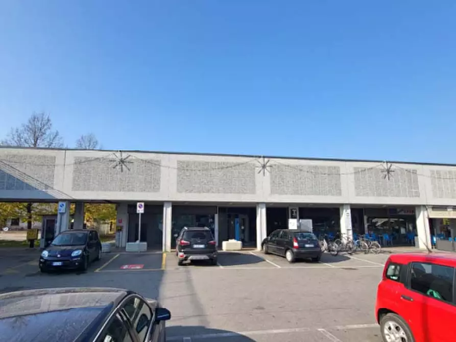 Immagine 9 di Negozio in vendita  in Piazzale Marco Polo a San Felice Sul Panaro