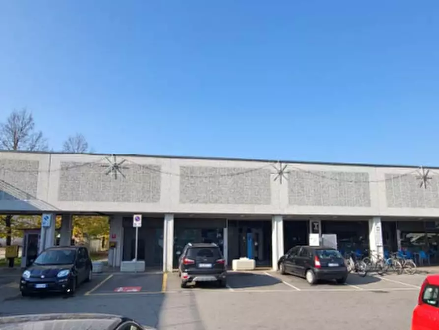 Immagine 10 di Negozio in vendita  in Piazzale Marco Polo a San Felice Sul Panaro