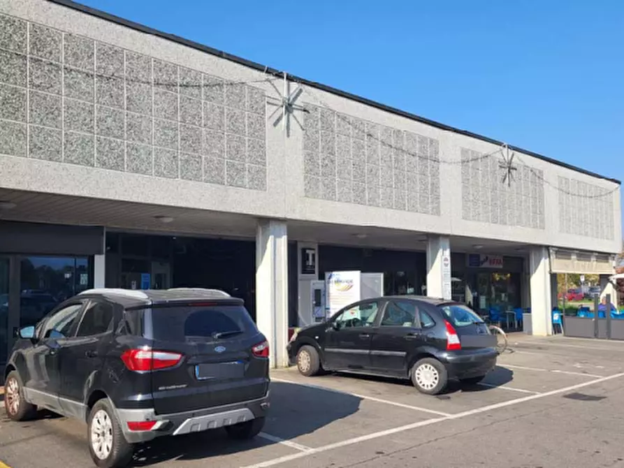 Immagine 4 di Negozio in vendita  in Piazzale Marco Polo a San Felice Sul Panaro