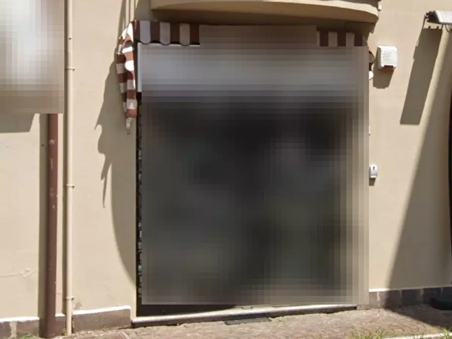 Immagine 5 di Negozio in vendita  in Via Dante Alighieri a Mandello Del Lario