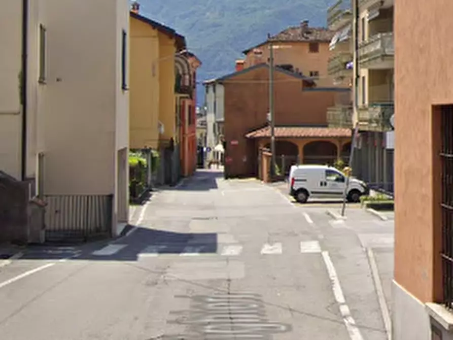 Immagine 6 di Negozio in vendita  in Via Dante Alighieri a Mandello Del Lario