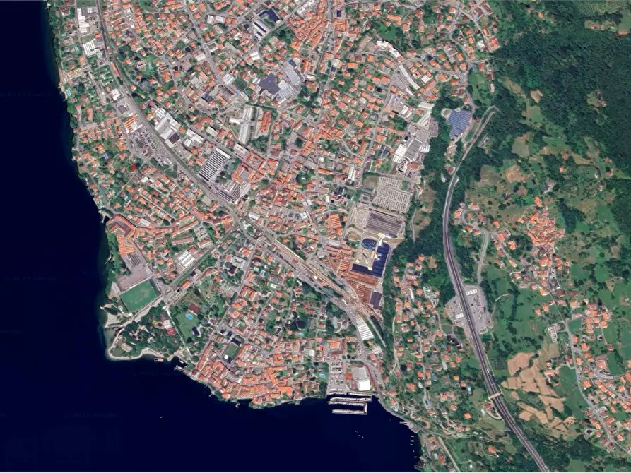 Immagine 10 di Negozio in vendita  in Via Dante Alighieri a Mandello Del Lario