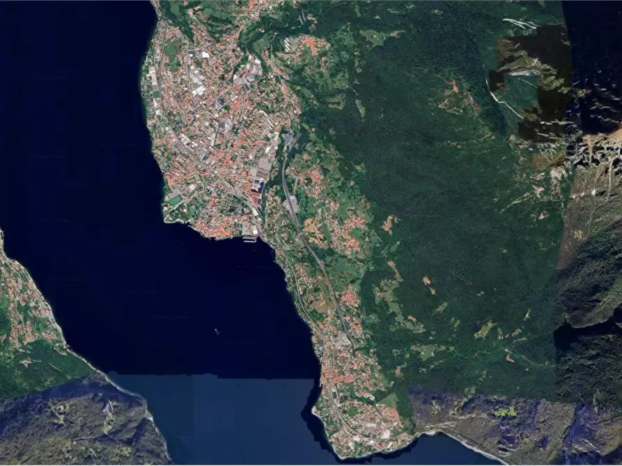 Immagine 11 di Negozio in vendita  in Via Dante Alighieri a Mandello Del Lario