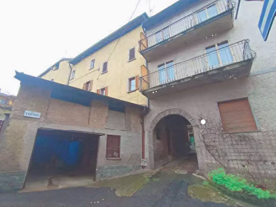 Immagine 1 di Appartamento in vendita  in Via Cesare Battisti  a Ferrera Di Varese