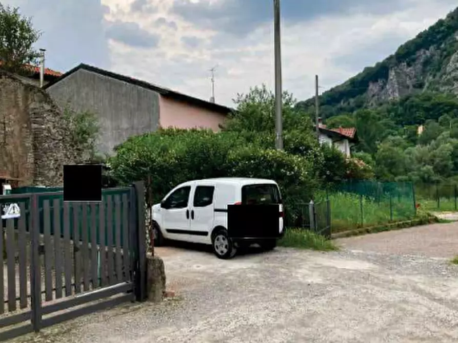 Immagine 2 di Casa indipendente in vendita  in Via G. Verga a Bisuschio