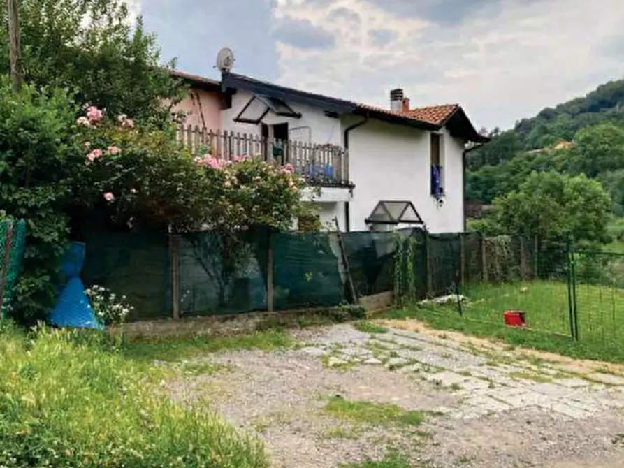 Immagine 3 di Casa indipendente in vendita  in Via G. Verga a Bisuschio