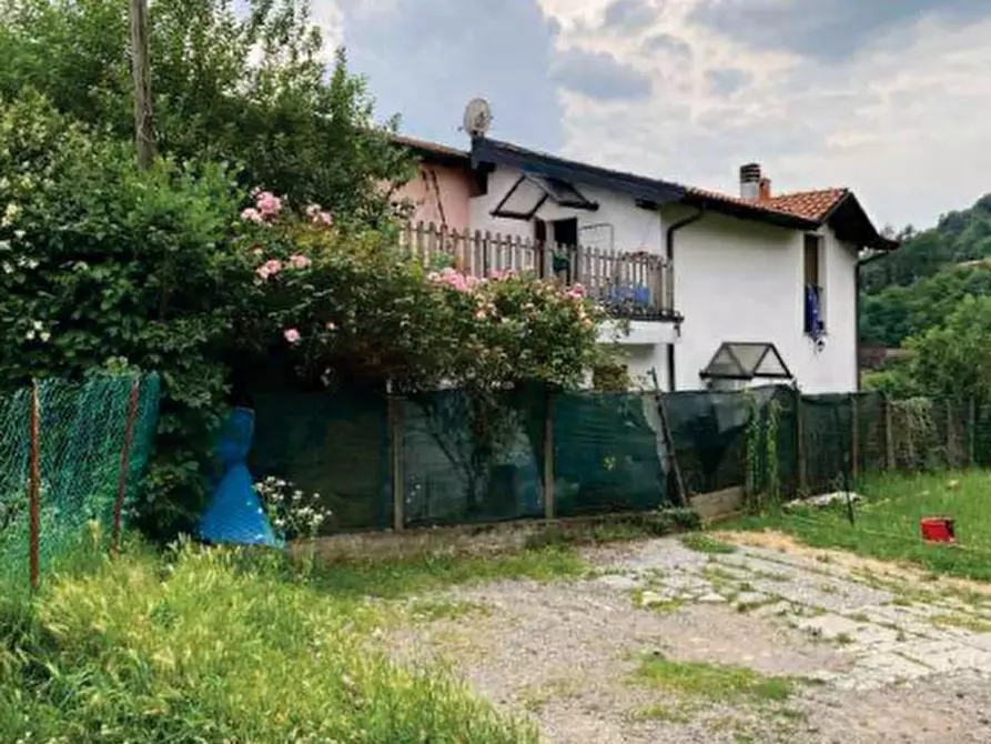 Immagine 4 di Casa indipendente in vendita  in Via G. Verga a Bisuschio