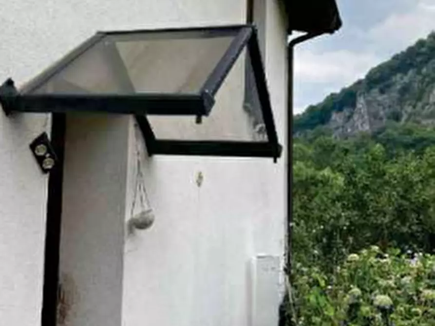 Immagine 6 di Casa indipendente in vendita  in Via G. Verga a Bisuschio