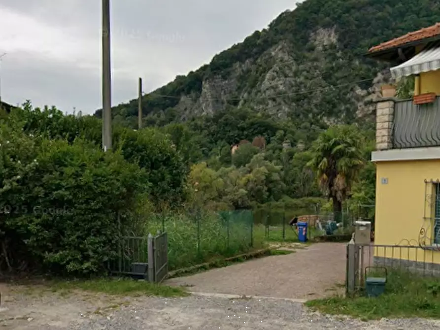 Immagine 10 di Casa indipendente in vendita  in Via G. Verga a Bisuschio