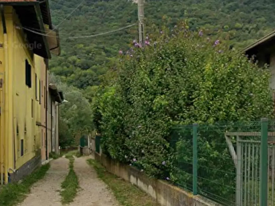 Immagine 11 di Casa indipendente in vendita  in Via G. Verga a Bisuschio