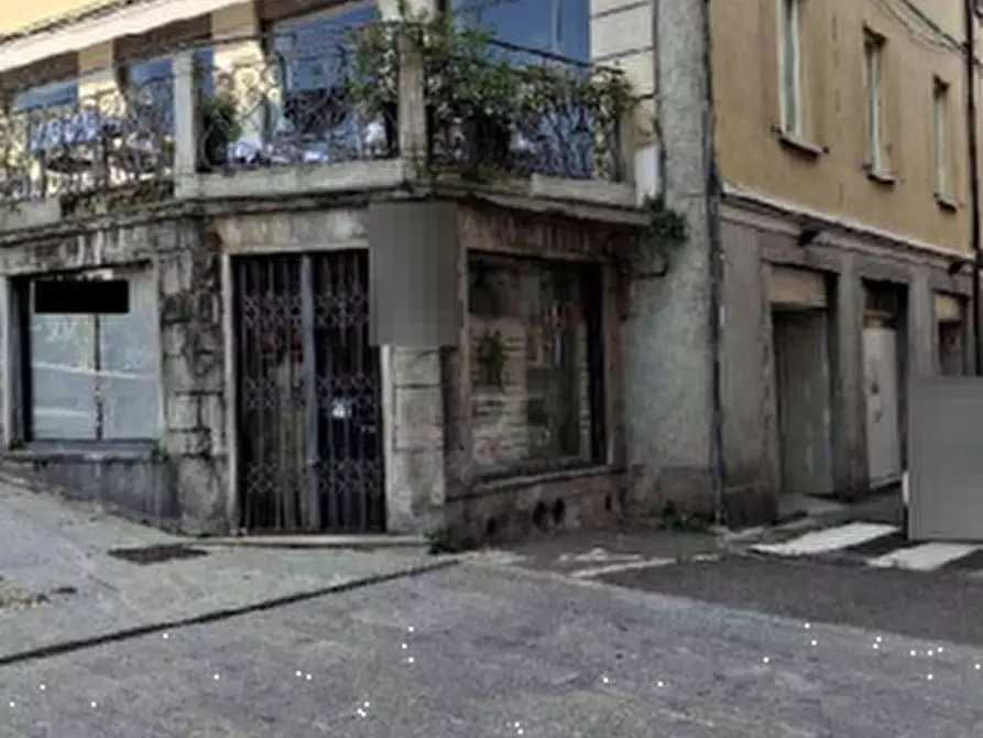 Immagine 1 di Negozio in vendita  in Piazza Garibaldi a Cantù