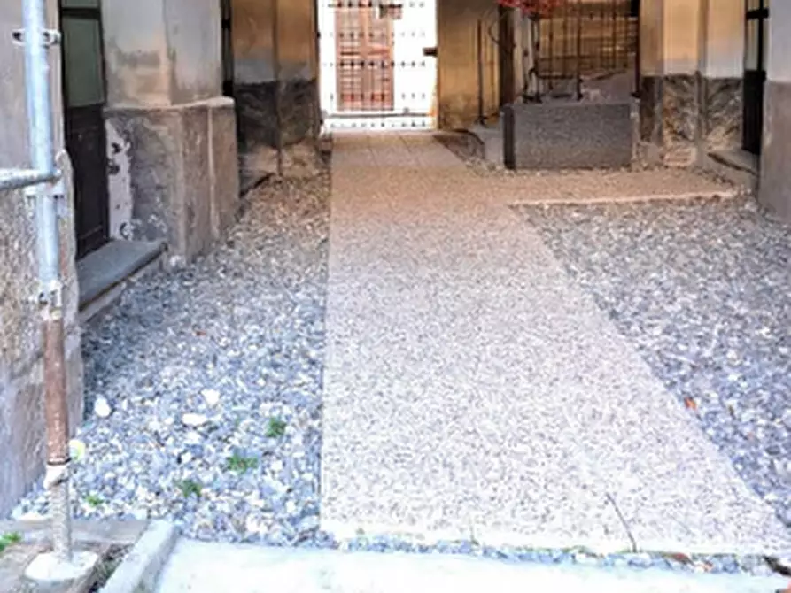 Immagine 4 di Negozio in vendita  in Piazza Garibaldi a Cantù