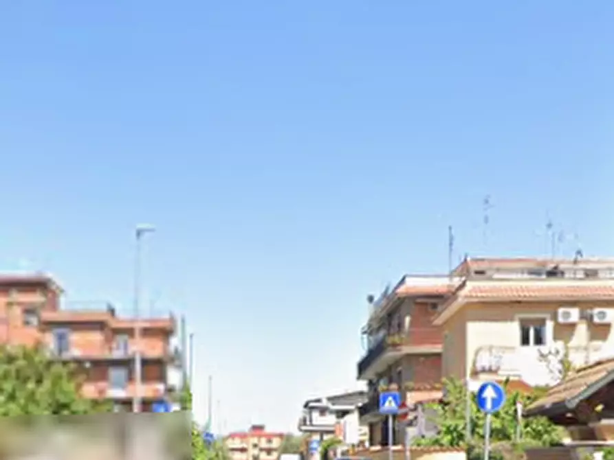 Immagine 12 di Garage in vendita  in Via Partanna a Roma