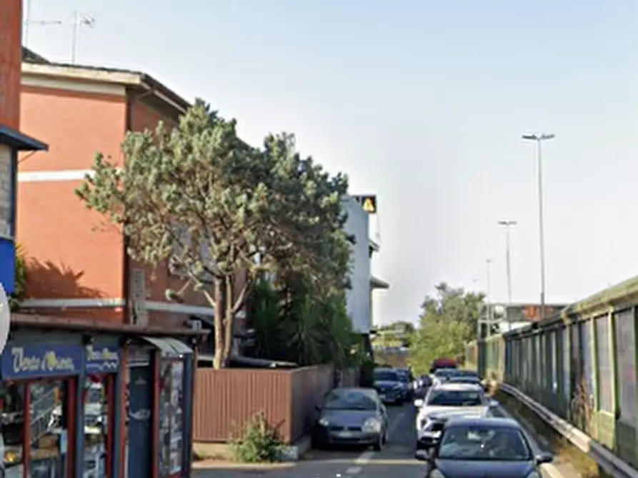 Immagine 9 di Negozio in vendita  in Circonvallazione Orientale a Roma