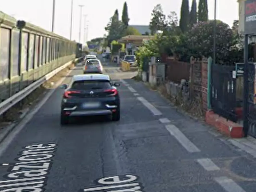 Immagine 10 di Negozio in vendita  in Circonvallazione Orientale a Roma