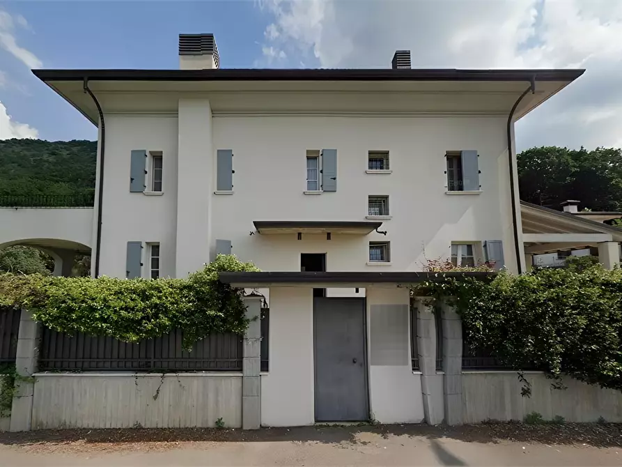 Immagine 1 di Villa in vendita  in Via Maria Teresa di Calcutta a Concesio