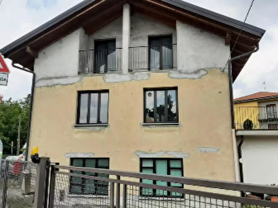 Immagine 3 di Casa indipendente in vendita  in Via Giacomo Matteotti a Gazzada Schianno