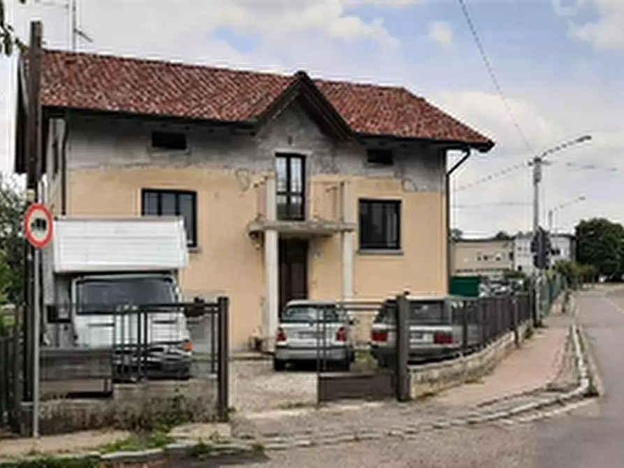 Immagine 4 di Casa indipendente in vendita  in Via Giacomo Matteotti a Gazzada Schianno
