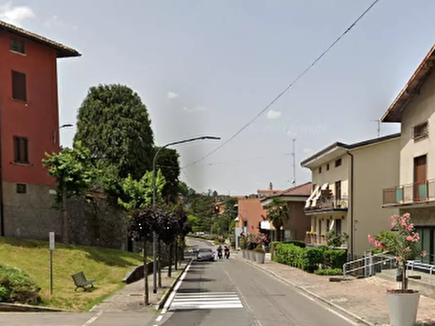 Immagine 13 di Negozio in vendita  in Via Giuseppe Verdi a Anzano Del Parco