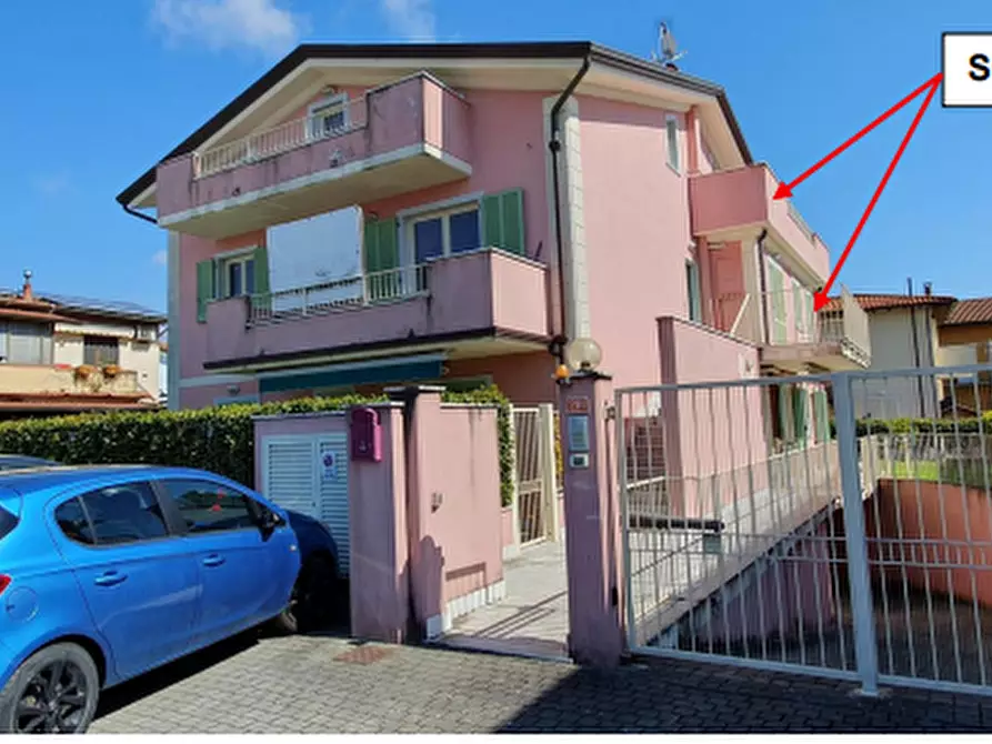 Immagine 2 di Appartamento in vendita  in Via san leonardo a Massa