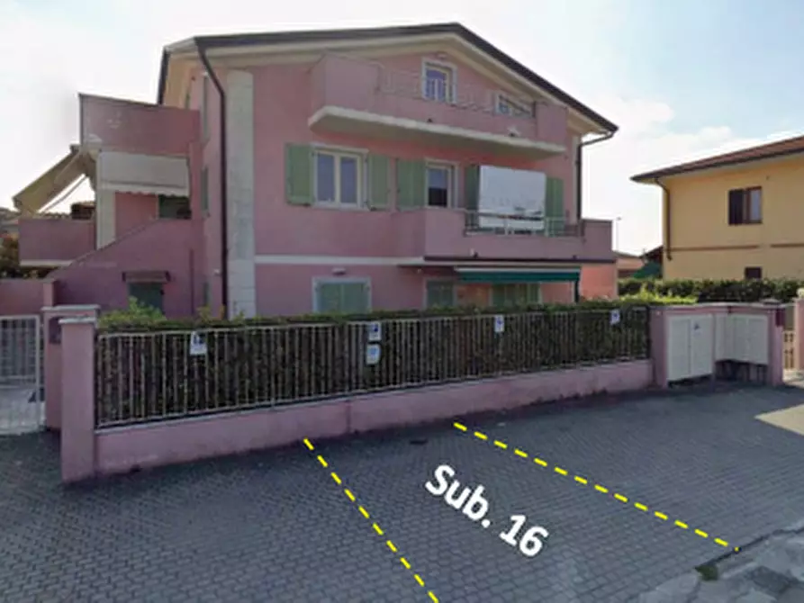 Immagine 6 di Appartamento in vendita  in Via san leonardo a Massa