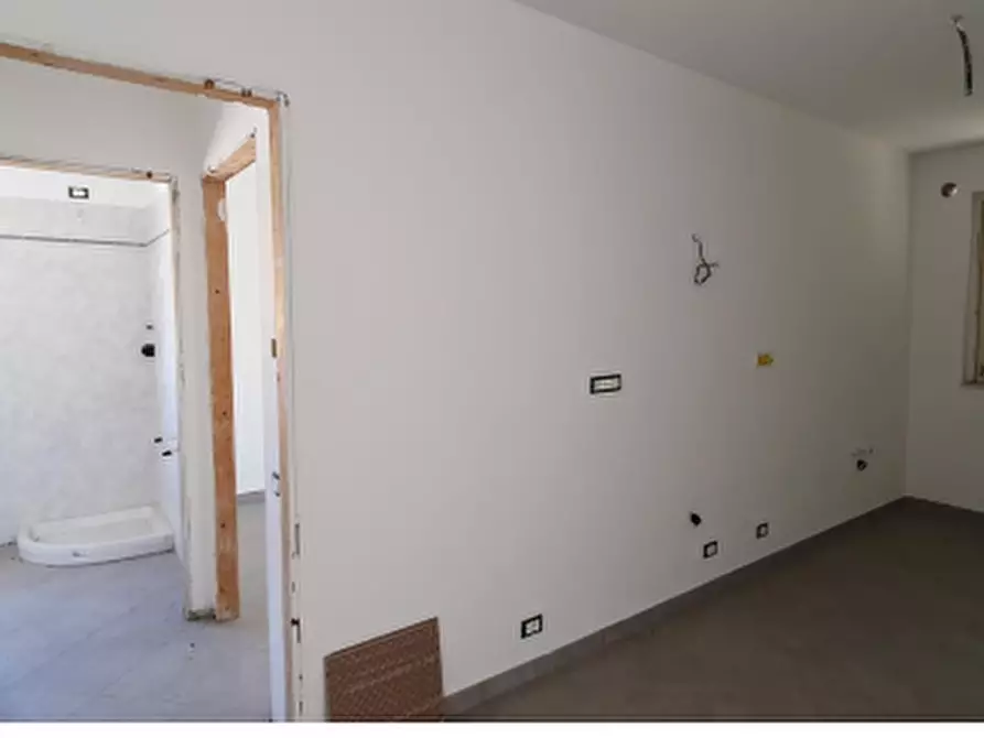 Immagine 14 di Appartamento in vendita  in Via san leonardo a Massa