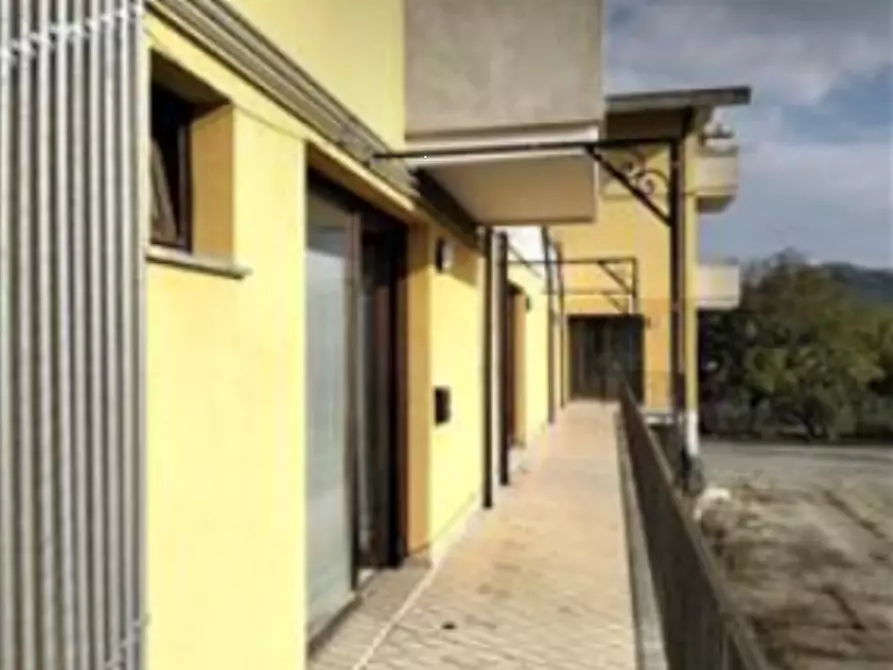 Immagine 1 di Negozio in vendita  in Via D'Urbano a Fara Filiorum Petri