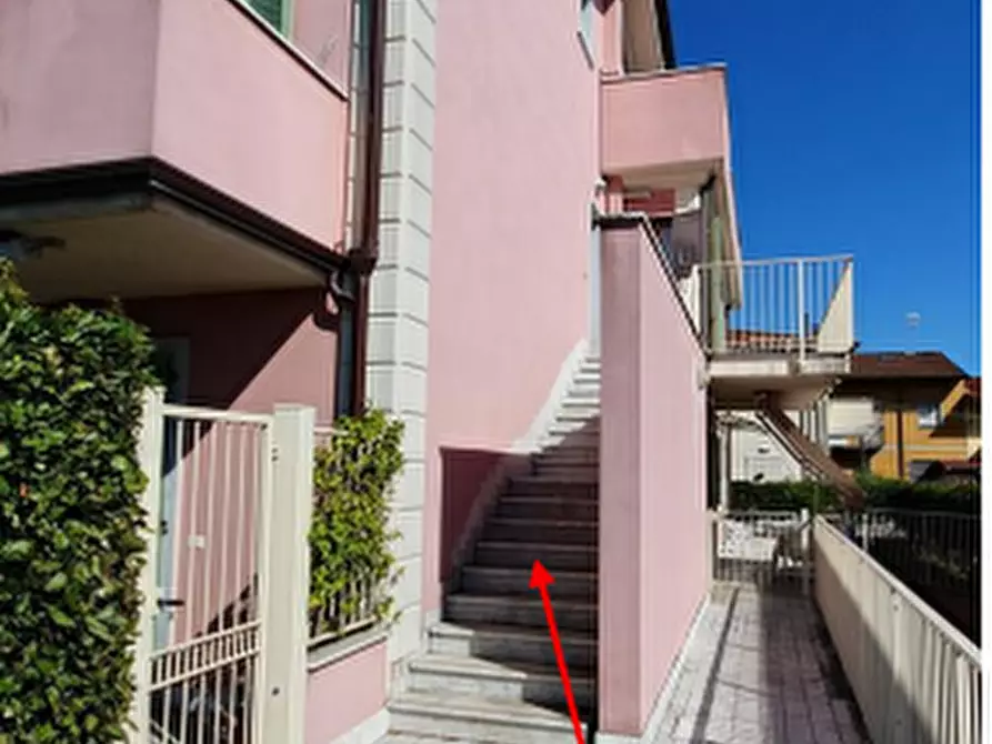 Immagine 5 di Appartamento in vendita  in Via san leonardo a Massa