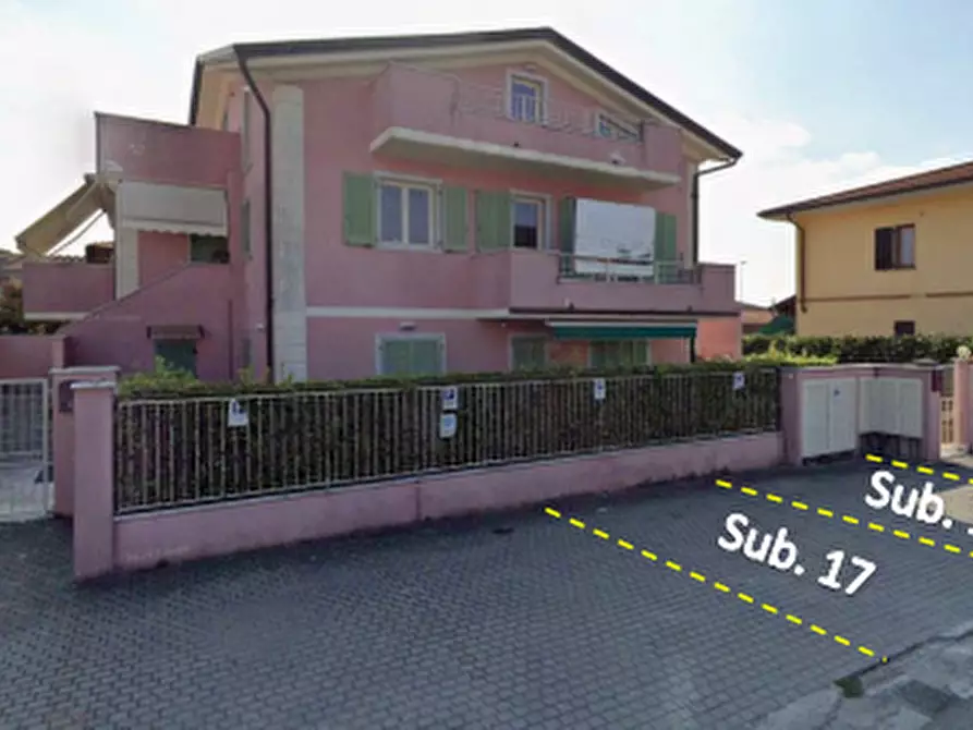 Immagine 6 di Appartamento in vendita  in Via san leonardo a Massa